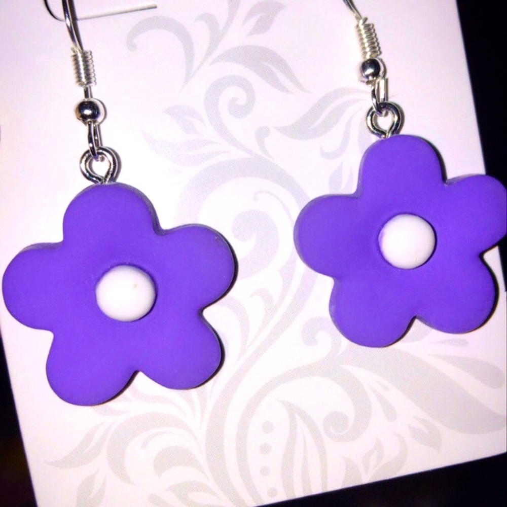 Cute, dangly, purple flower earrings.💜🌸